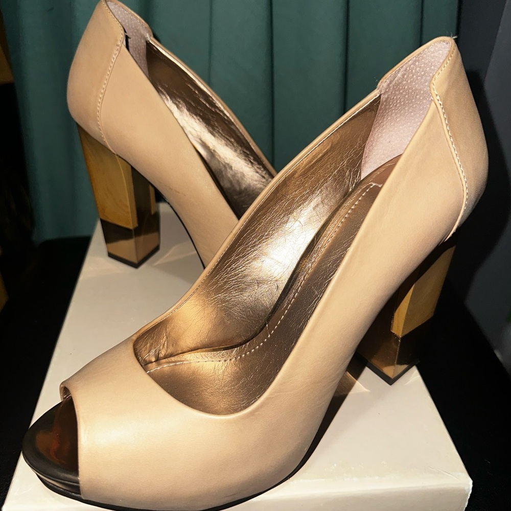 BCBG Heels, Beige, Size 9, Wood Accent Heel, Open Toe Shoes